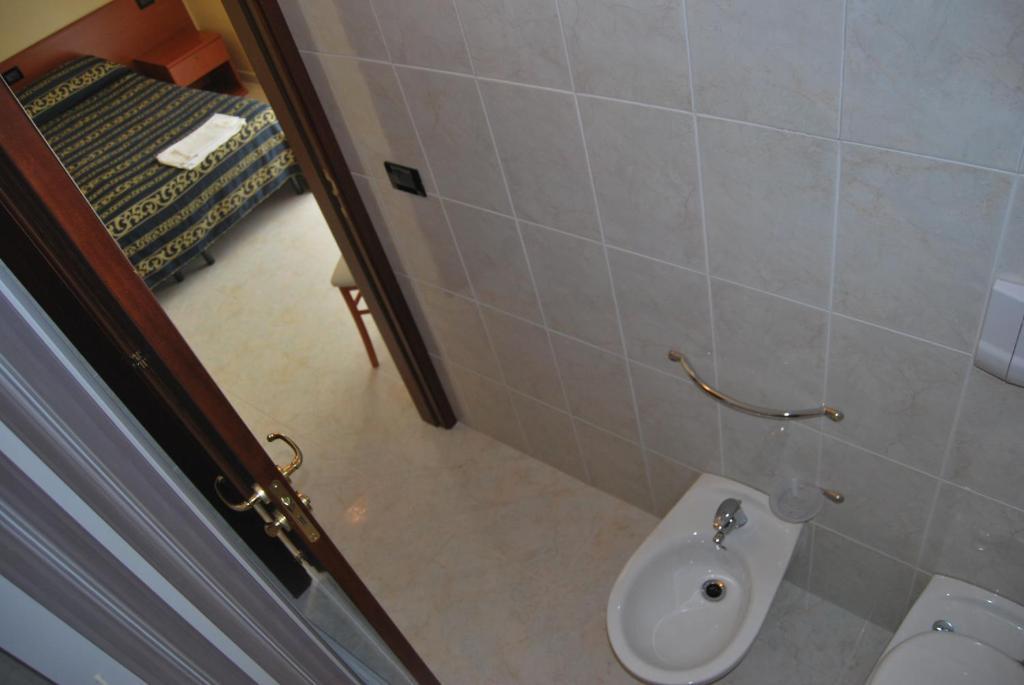 Hotel Il Chierichetto Сан Джовани Ротондо Стая снимка