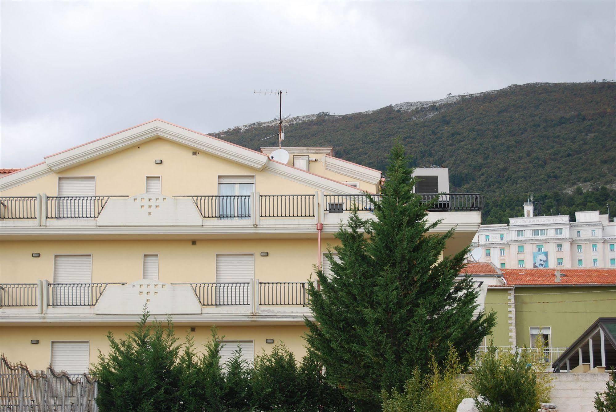 Hotel Il Chierichetto Сан Джовани Ротондо Екстериор снимка