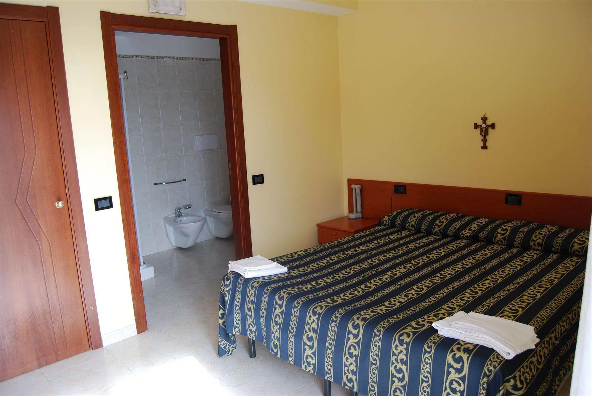 Hotel Il Chierichetto Сан Джовани Ротондо Екстериор снимка